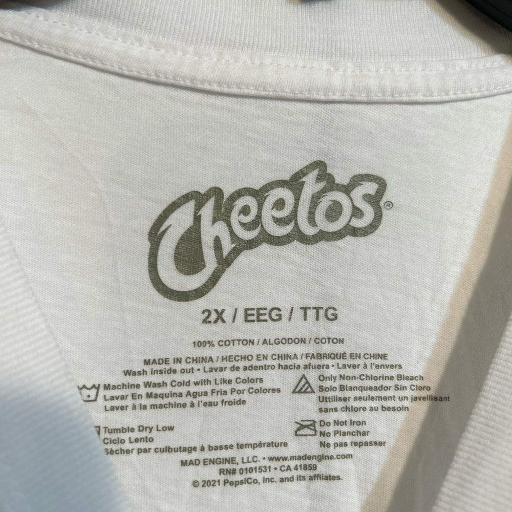 Cheetos Flamin' Hot Boxy Cropped White Graphic T-Shirt Size XXL Juniors - Picture 5 of 8